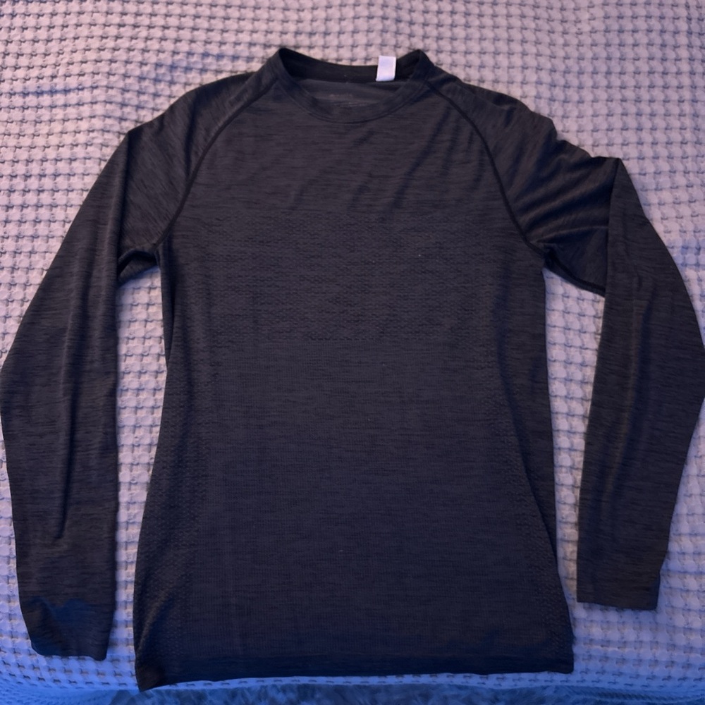 Men’s Small “Zella” Long-Sleeve.